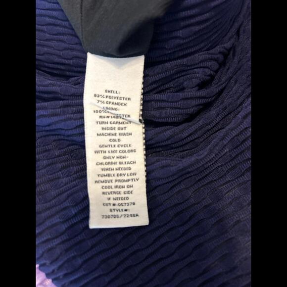 Eci New York pencil skirt with inner liner size small - Picture 6 of 8